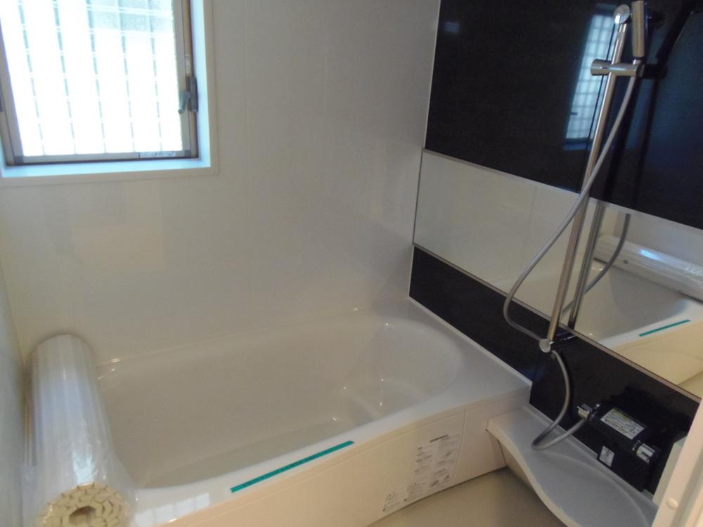 Bathroom. Indoor (12 May 2013) Shooting You can bathe after warm bus space even in cold winter by air conditioning equipment with a bathroom drying.