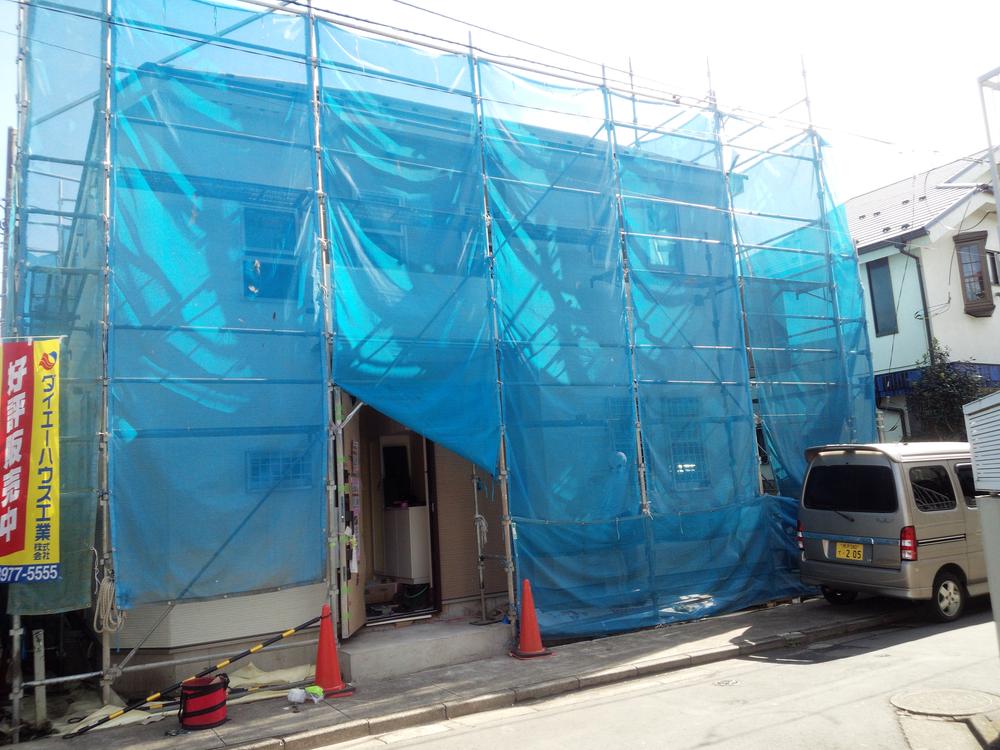 Local photos, including front road. Local (10 May 2013) Shooting Outer wall also end paste, We soon come off the scaffolding.