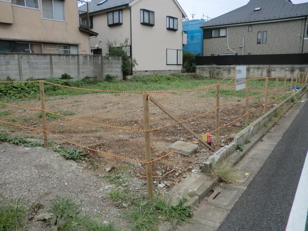 Local photos, including front road. Local (11 May 2013) Shooting