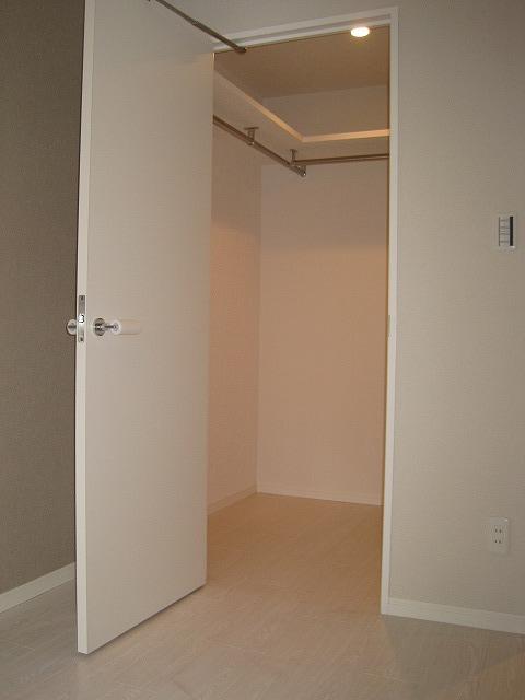 Receipt. Walk-in closet