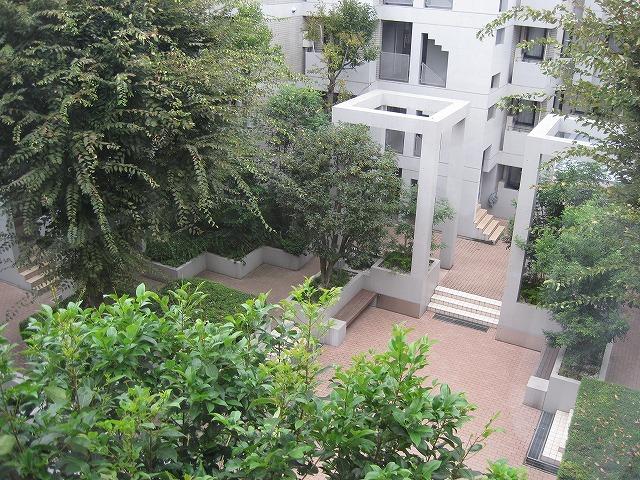 Other common areas.  [Overlooking the courtyard from the room] Is a lovely courtyard surrounded by greenery.