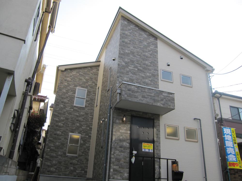 Local appearance photo. Local (12 May 2013) Shooting