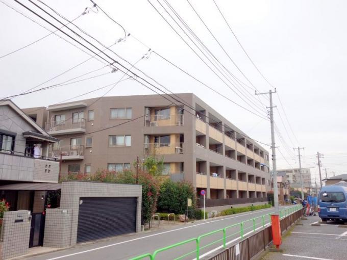 Local appearance photo. A profound sense of 4-storey ultra-low-rise residences