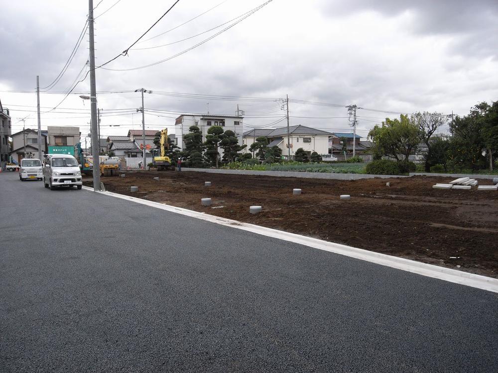 Local photos, including front road. Local (11 May 2013) Shooting