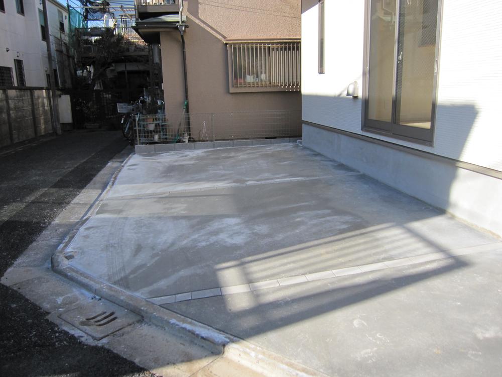 Local photos, including front road. Local (12 May 2013) Shooting