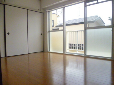 Living and room. Good per sun