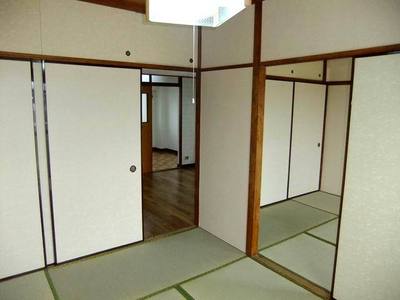 Living and room. Japanese-style room with a closet