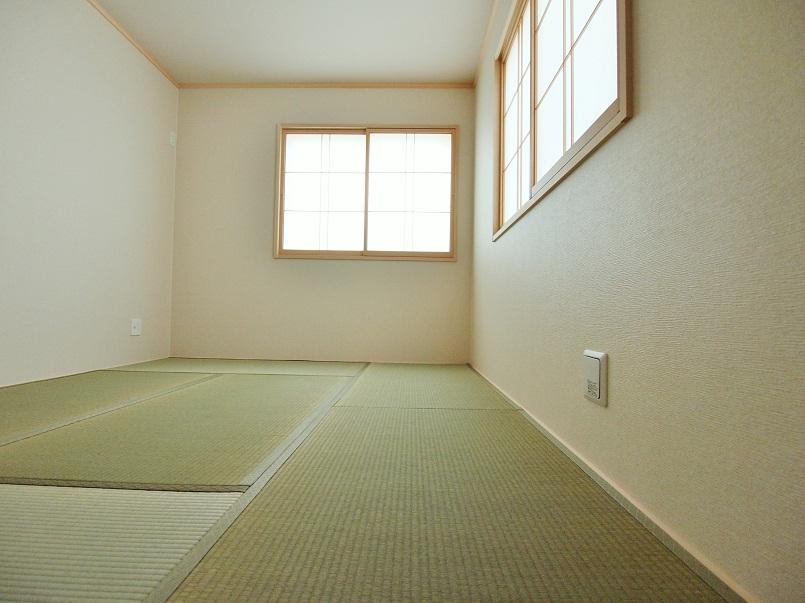 Non-living room.  [1 Building] Than