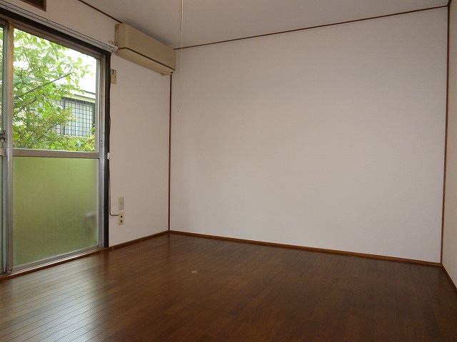 Living and room. 6 Pledge of Western-style!