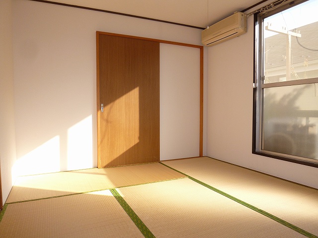 Living and room. 6 is a Pledge of Japanese-style room!