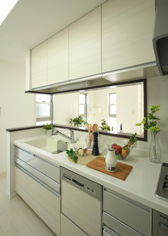 Kitchen. Face-to-face kitchen with dishwasher