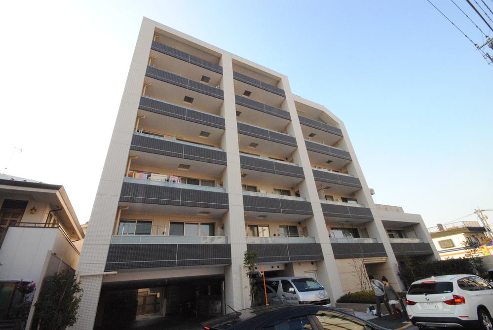 Local appearance photo. Local (12 May 2013) Shooting