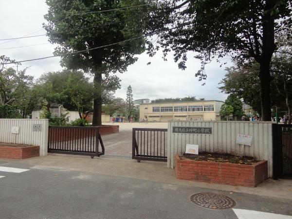 Primary school. Nakamachi until elementary school 510m