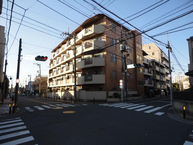 Local appearance photo. Local (12 May 2013) Shooting