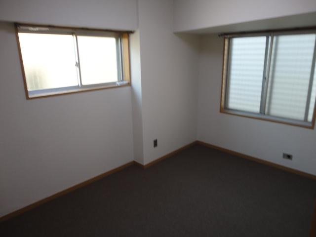 Non-living room. Indoor (12 May 2013) Shooting