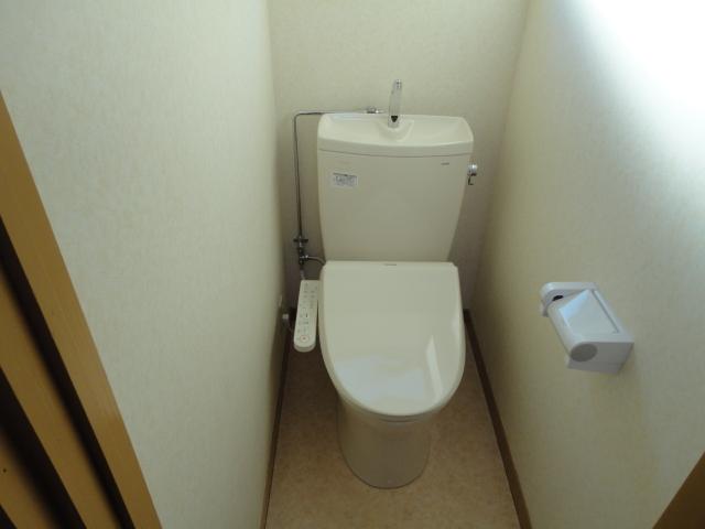 Toilet. Indoor (12 May 2013) Shooting