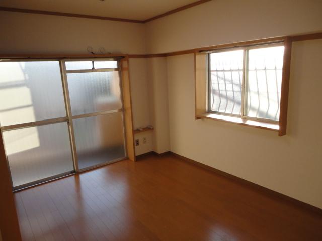 Non-living room. Indoor (12 May 2013) Shooting