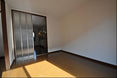 Living and room. Same property, It is a photograph of another room.