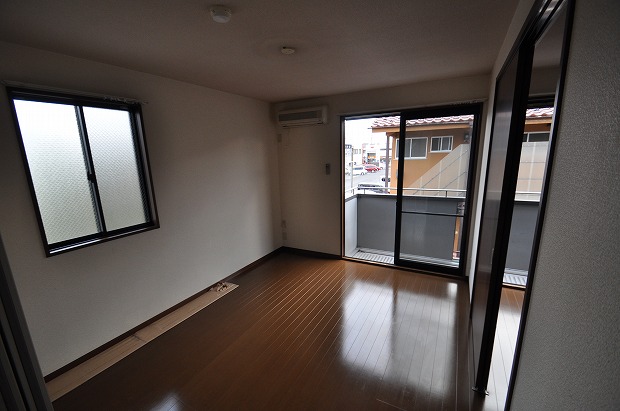 Other room space. Same property, It is a photograph of another room.