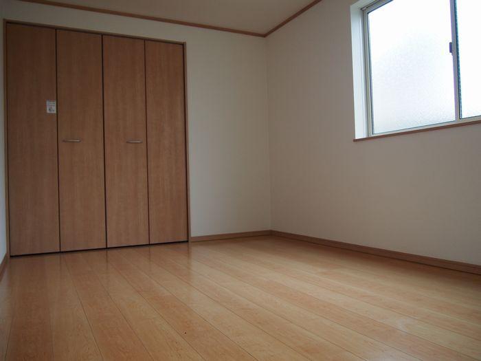 Non-living room. 1 Building