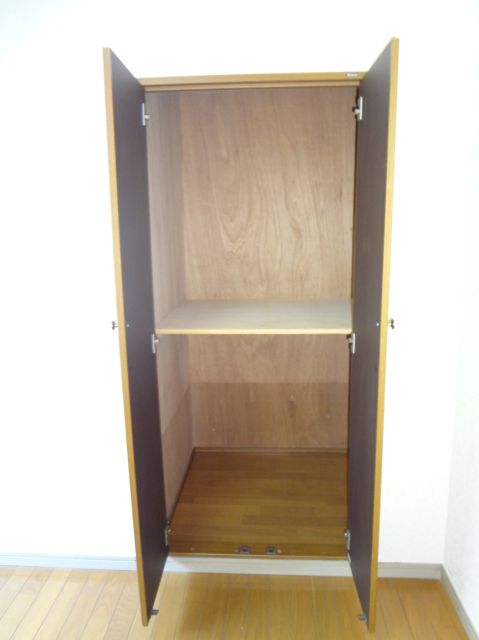 Receipt. Enter a lot of storage