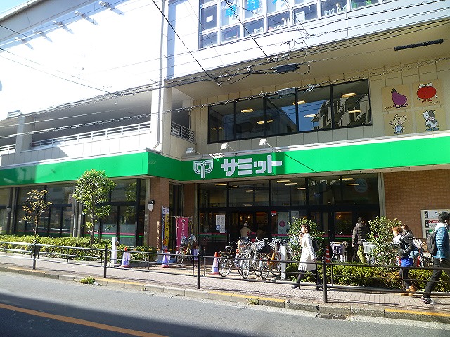 Supermarket. 664m until the Summit store Hikawadai Station store (Super)