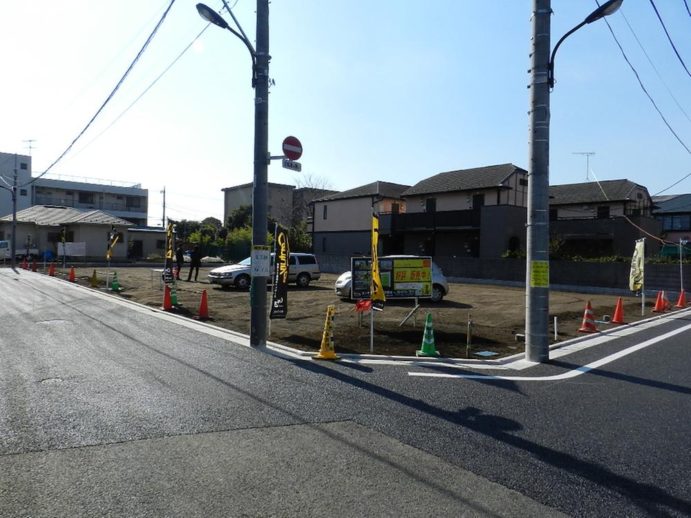 Local photos, including front road. Local (February 2013) Shooting