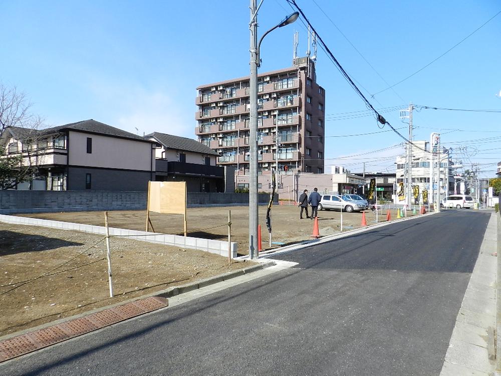 Local photos, including front road. 5m public road surface