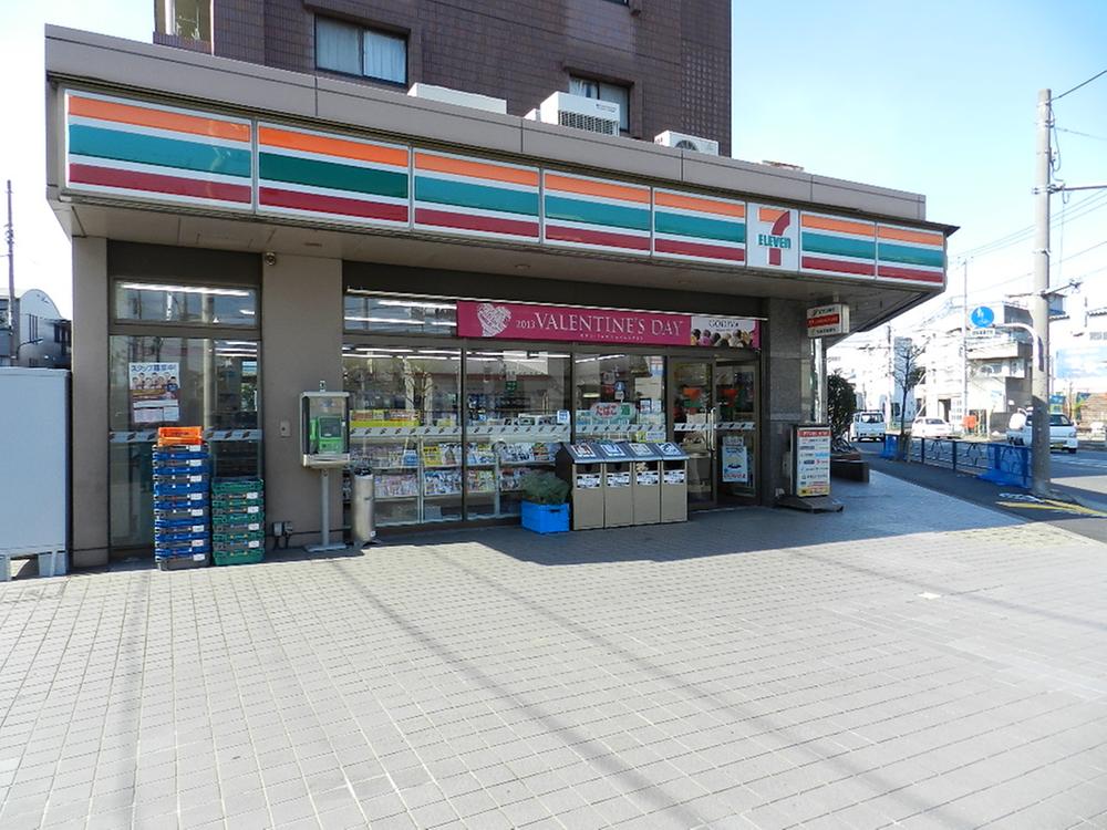 Convenience store. 30m to Seven-Eleven