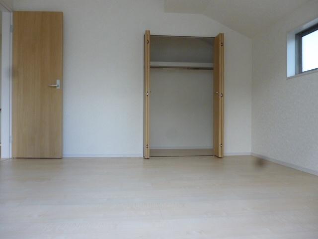 Non-living room. 7.5 Pledge.