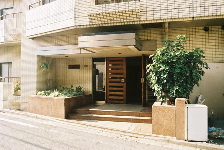 Entrance. Common areas