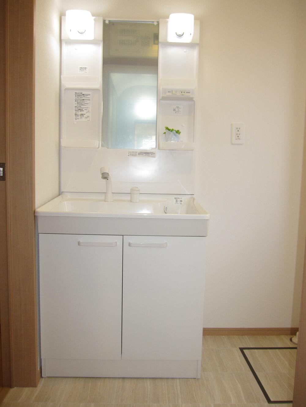 Wash basin, toilet. Indoor (11 May 2013) Shooting