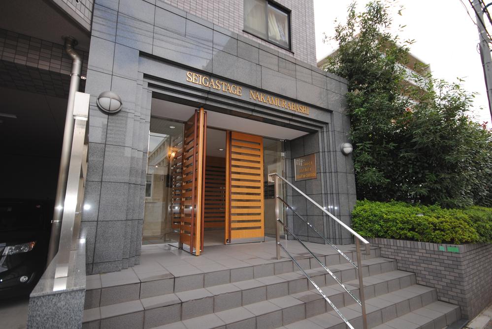 Entrance. Common areas