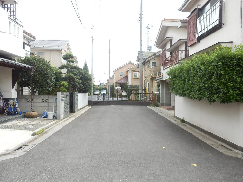 Local photos, including front road. Local (May 2012) shooting