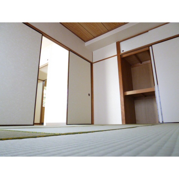 Living and room. You can leisurely.