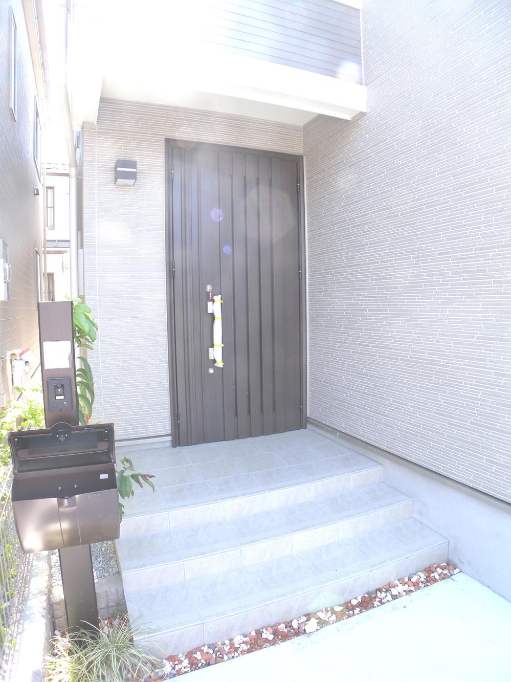 Entrance. Local (12 May 2013) Shooting