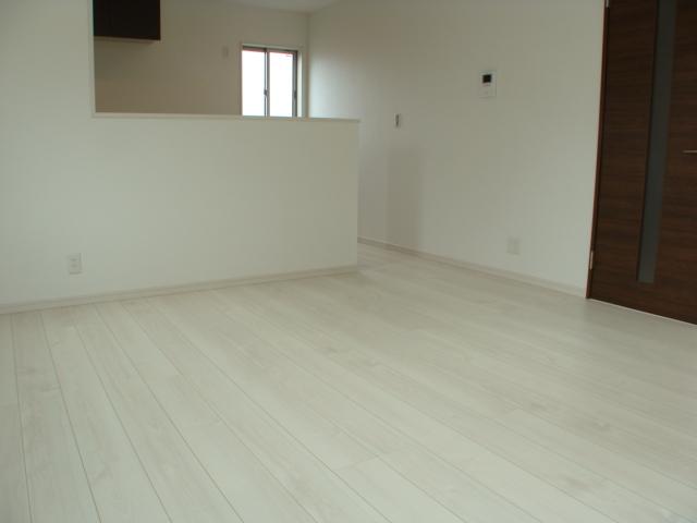 Same specifications photos (living). Enforcement example photo