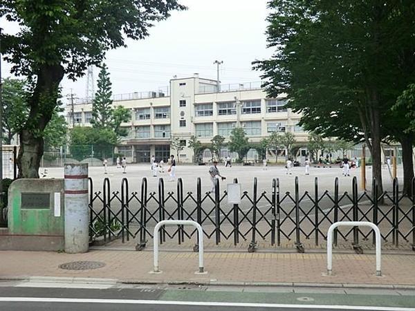 Primary school. 947m to Nerima Kaishin third elementary school