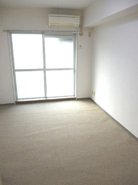 Living and room. Per yang is good (^_^) /