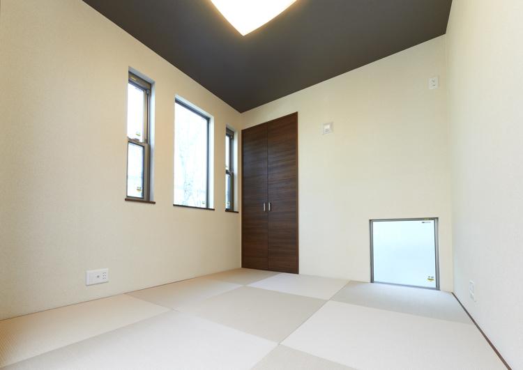 Non-living room. Stylish and modern design, Impressive Japanese-style Ryukyu-style tatami. Storage of course, Established a small doorway. Guest room or come in handy such as a space of a little relaxation (sale Models House)