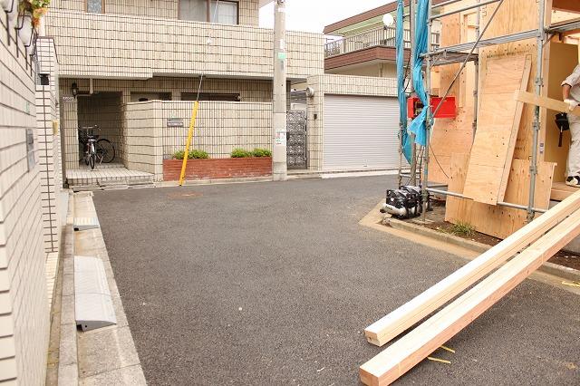 Local photos, including front road. Local (10 May 2013) Shooting