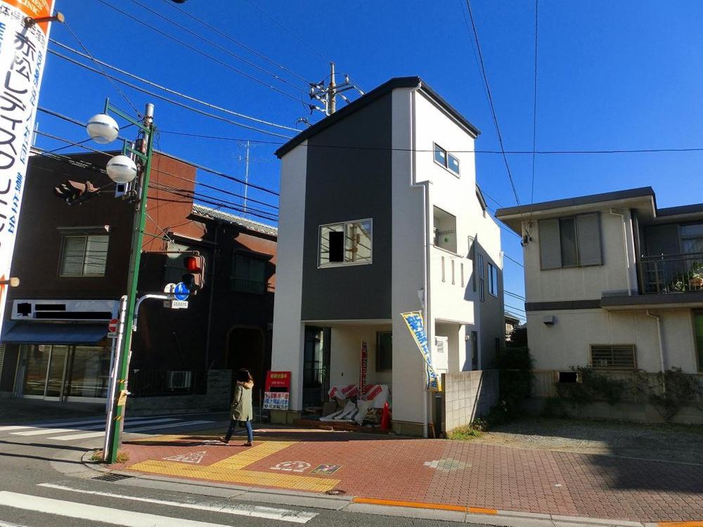 Local appearance photo. Local (11 May 2013) Shooting