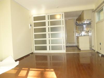 Living and room. (During cleaning)