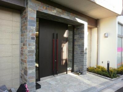 Entrance. ◆ entrance ◆