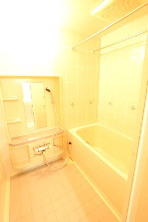 Bathroom. Shakujii Park Mansion