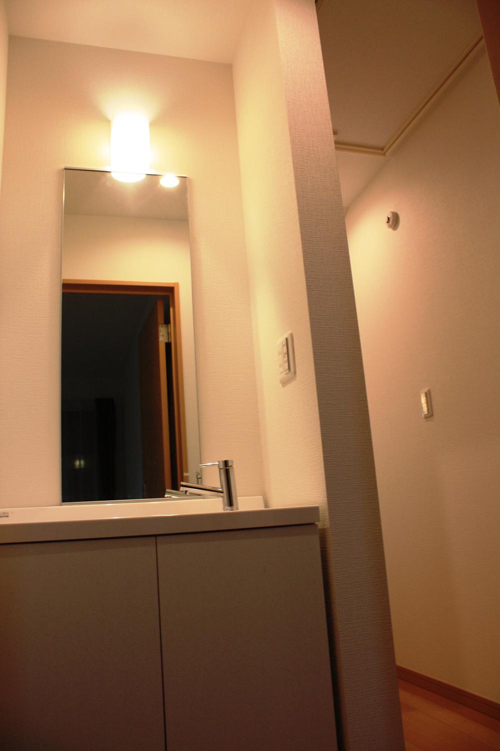 Wash basin, toilet. Indoor (12 May 2012) shooting