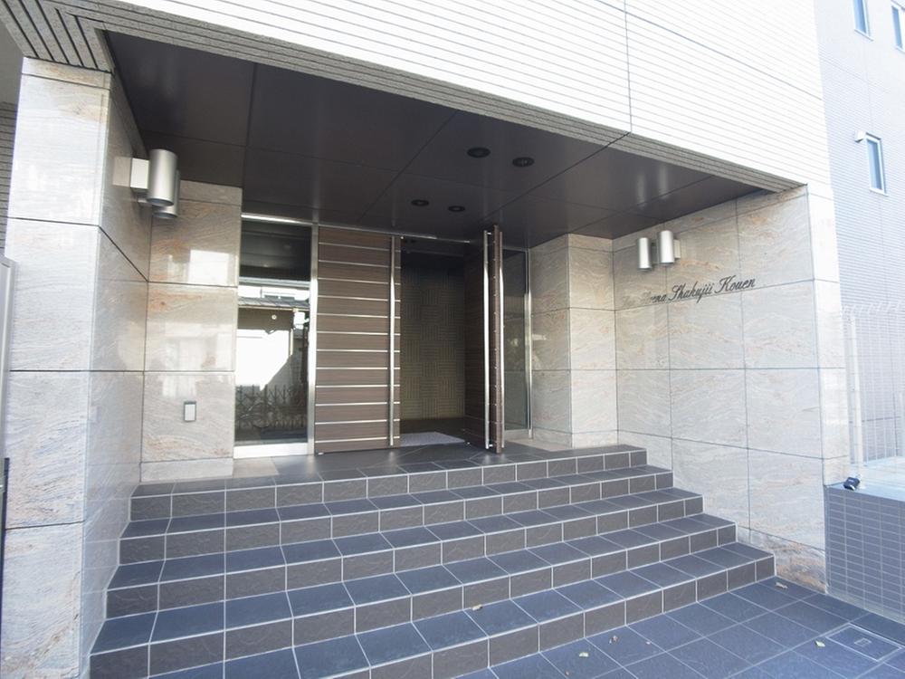 Entrance. Common areas