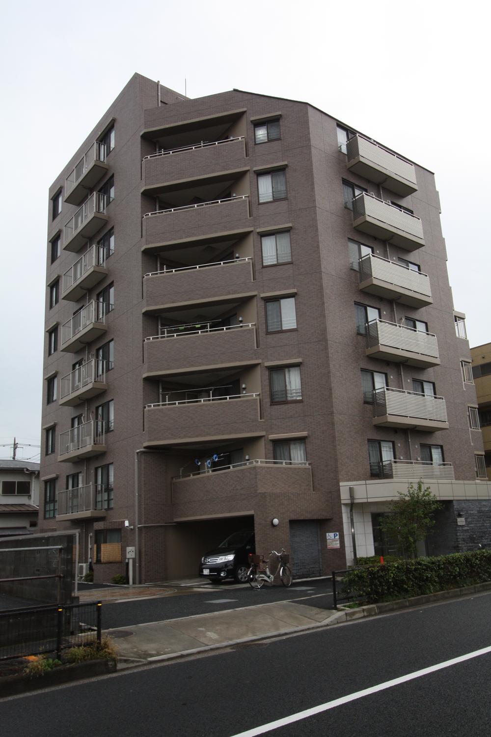 Local appearance photo. Local (10 May 2013) Shooting