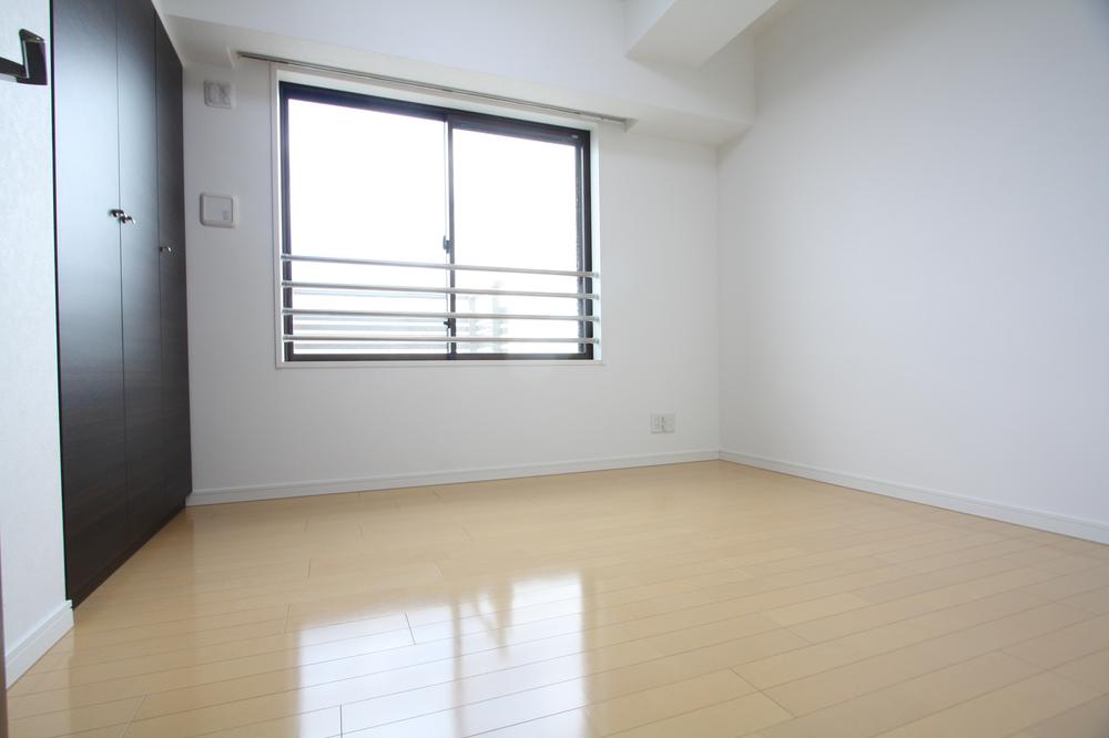 Non-living room. Indoor (10 May 2013) Shooting