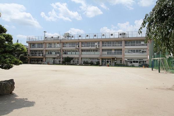Primary school. 700m to Nerima Shakujiidai Elementary School